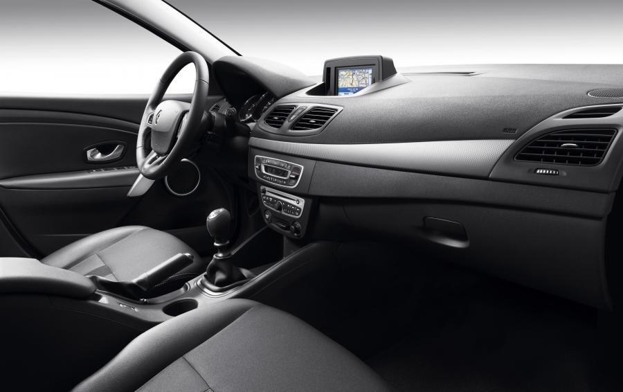  Renault Fluence Black Edition 2012 года  (фото 2 из 3)